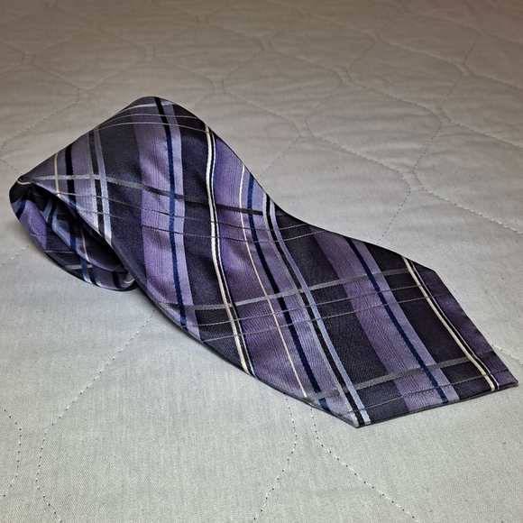 Van Heusen 💯 Silk Designer Necktie 60" x 3.75" Purple Stripes Stain Resistant - Picture 4 of 10